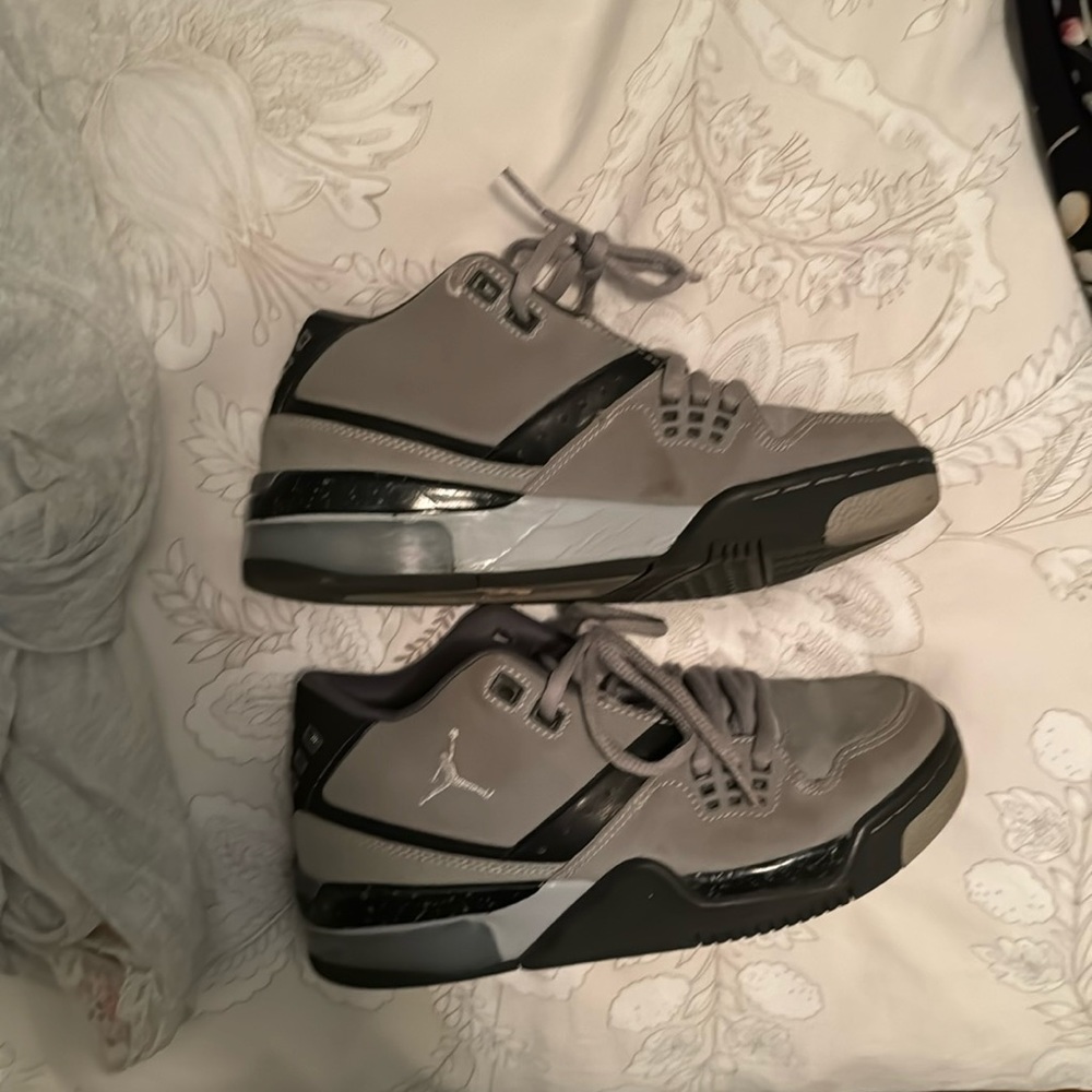 Jordans grey low
